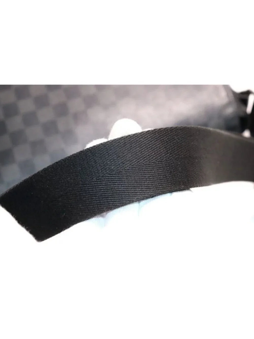 Louis Vuitton Damier Graphite District MM NM Leather Shoulder Bag - Picture 5 of 8